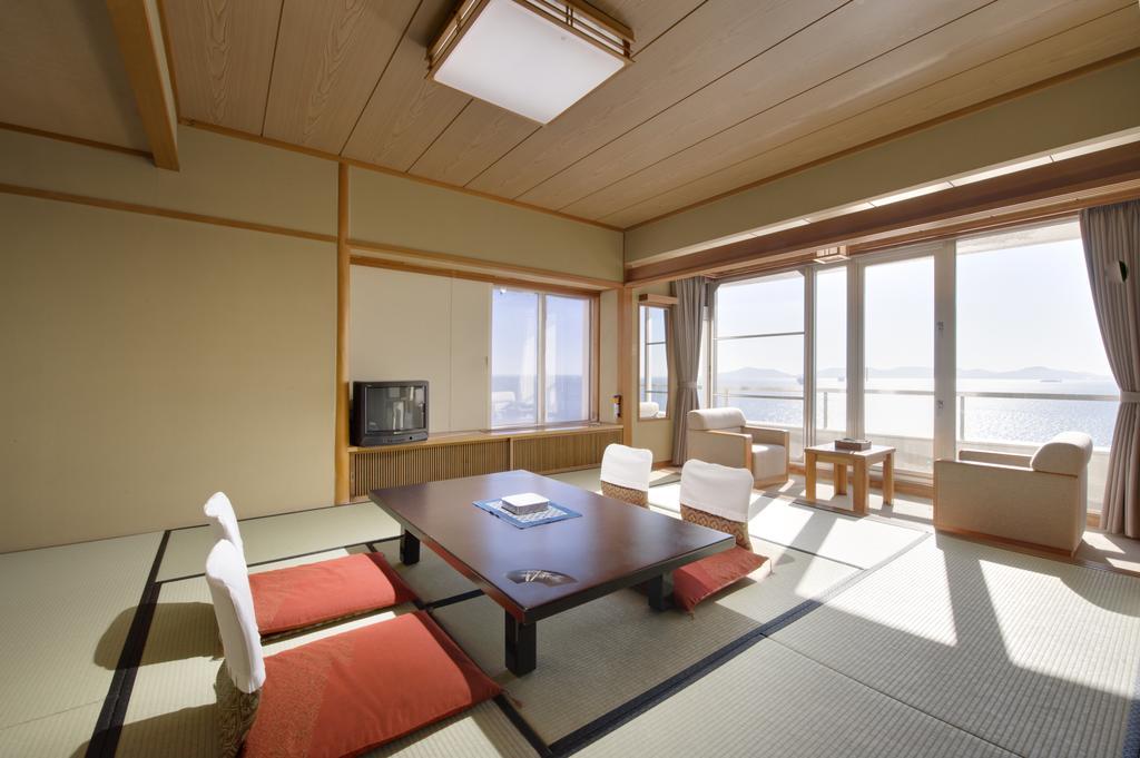 Hotel Tatsuki Гамагори Номер фото